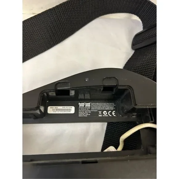 Guitar Hero Wii with strap red black 31